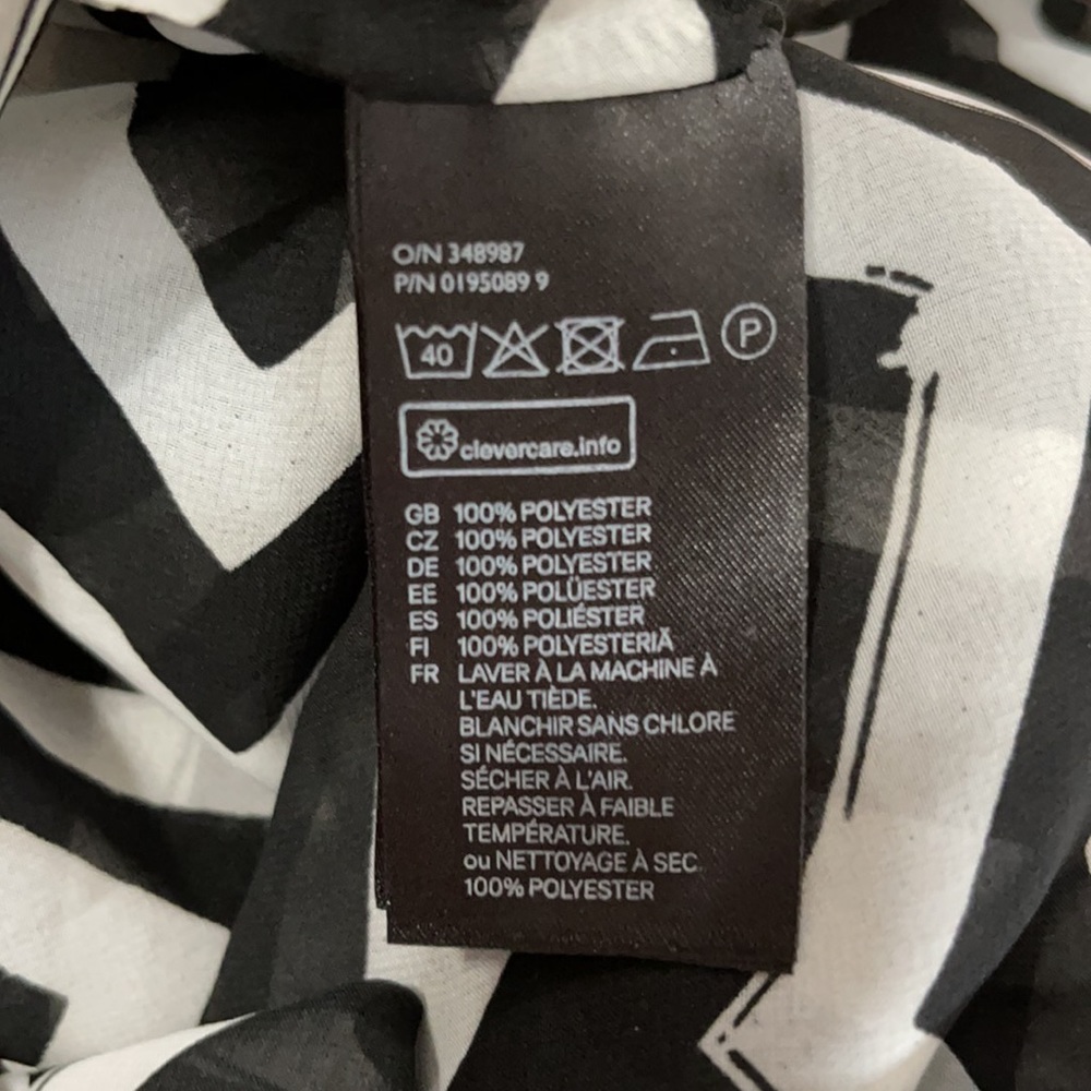 H&M Sleeveless Blouse Black White Chevron Pattern - Picture 6 of 8